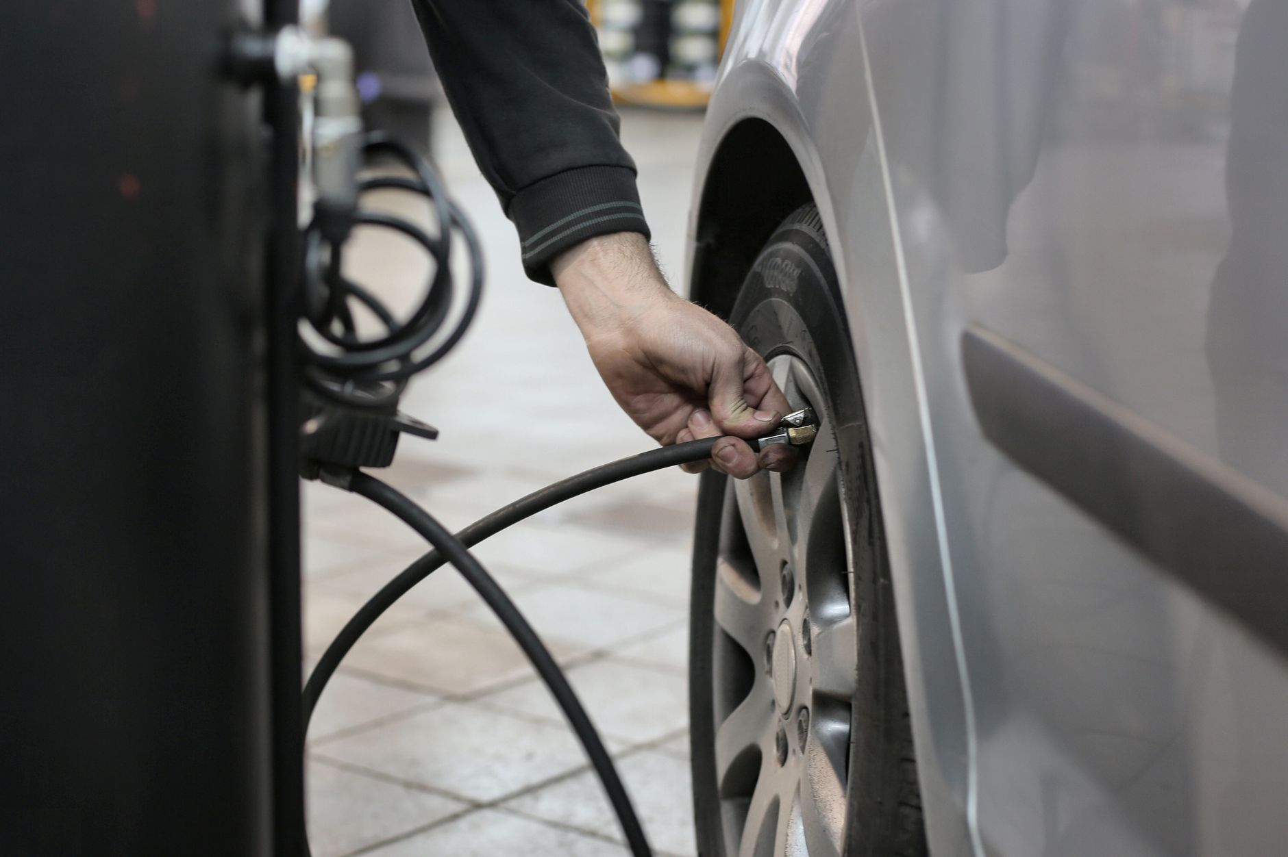 Compresseur 12V pour pneus voiture : catégories, usages et pourquoi en avoir un — compresseur 12V pour pneus voiture